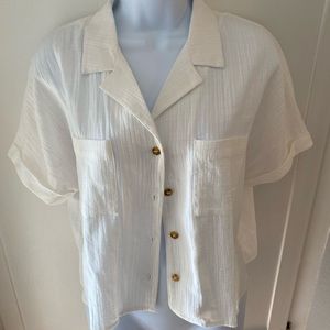 White linen button down shirt sleeve collared shirt. Cotton On size Medium.